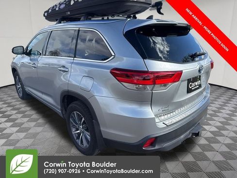 Used 2017 Toyota Highlander XLE AWD/4WD image 5