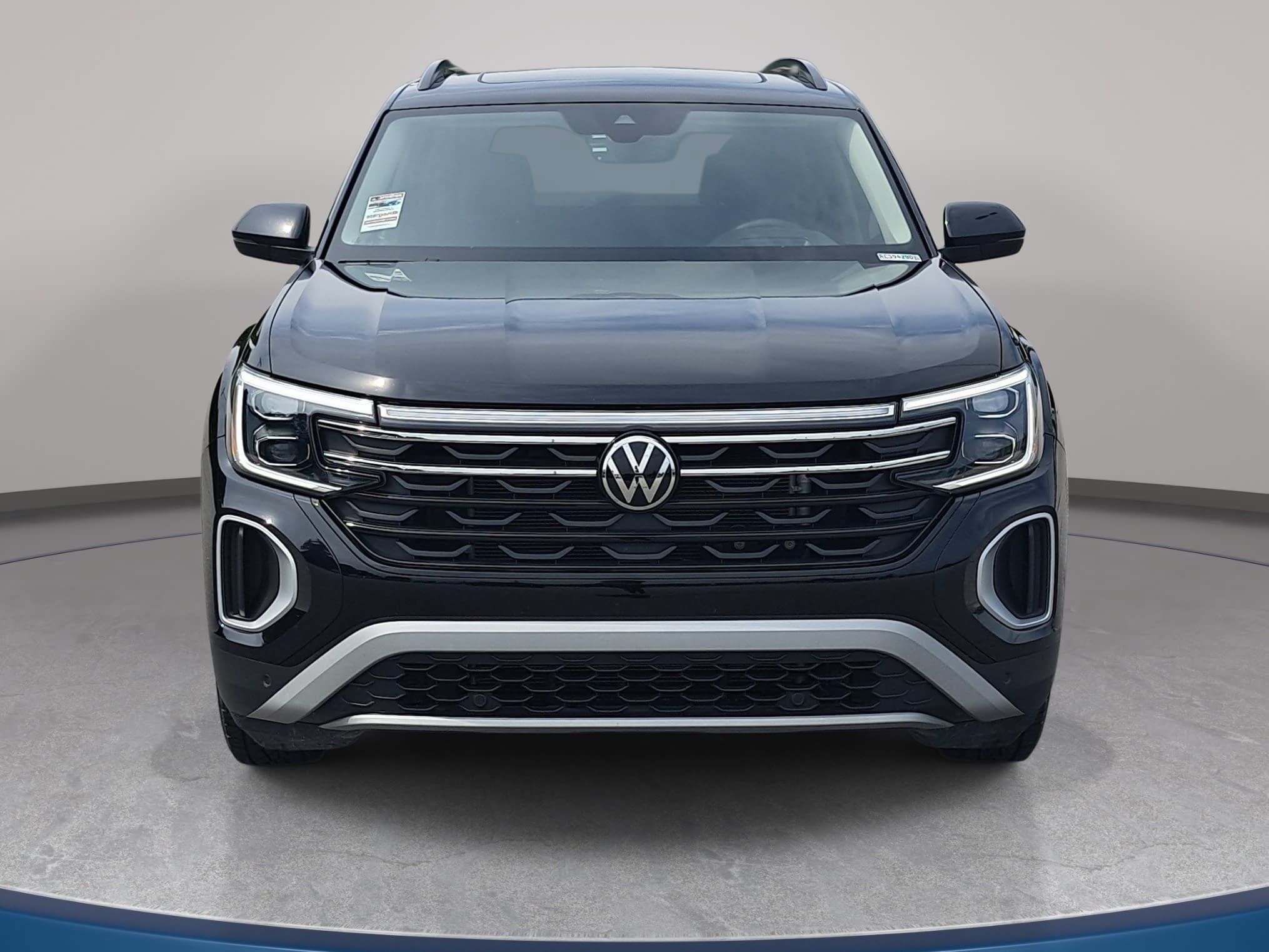 Used 2024 Volkswagen Atlas Peak Edition SEL AWD/4WD image 2