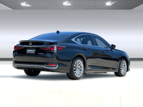 Used 2019 Lexus ES 300h w/ Accessory Package FWD image 8