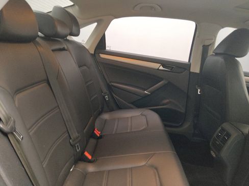 Used 2021 Volkswagen Passat 2.0T SE image 19