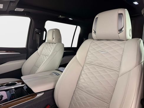 Used 2026 Cadillac Escalade ESV Platinum Sport AWD/4WD image 36