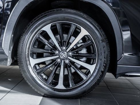 Used 2022 Toyota Highlander XSE image 17