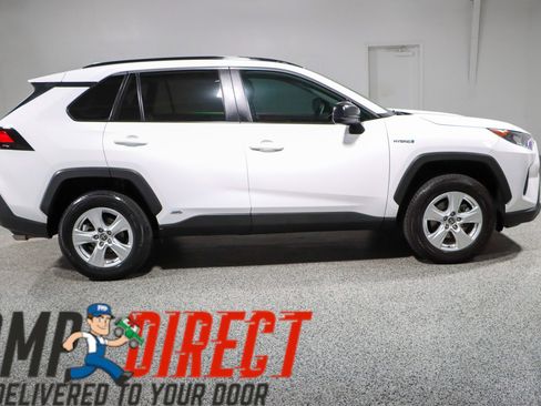 Used 2021 Toyota RAV4 LE AWD/4WD image 6