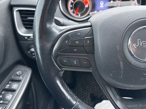 Used 2019 Jeep Cherokee Trailhawk w/ Cold Weather Group image 9