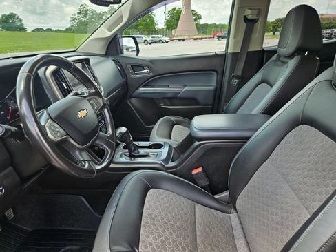 Used 2018 Chevrolet Colorado Z71 w/ Z71 Midnight Edition AWD/4WD image 9