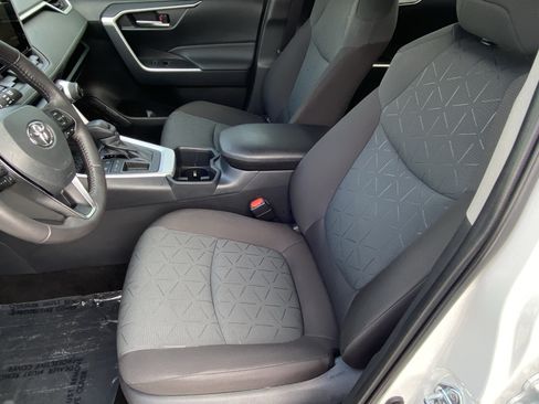 Used 2025 Toyota RAV4 XLE FWD image 14