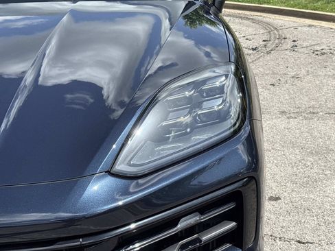 Used 2024 Porsche Cayenne Coupe AWD/4WD image 11