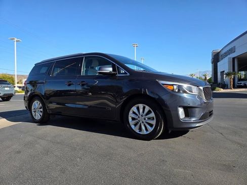 Used 2017 Kia Sedona EX image 2