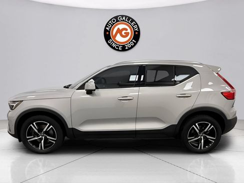 Used 2023 Volvo XC40 B5 Plus AWD/4WD image 7