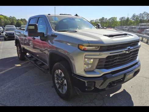 Used 2024 Chevrolet Silverado 2500 Custom w/ Custom Value Package AWD/4WD image 5