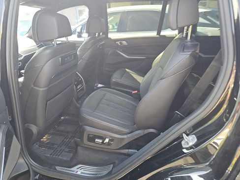 Used 2021 BMW X7 M50i w/ Executive Package image 9