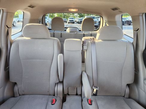 Used 2010 Toyota Highlander 2WD image 11
