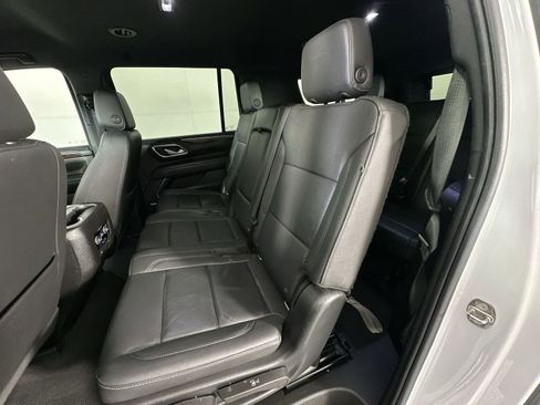 Used 2022 Chevrolet Suburban LT RWD image 23