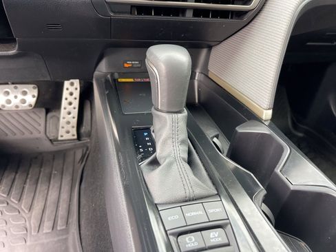 Used 2025 Toyota Camry SE image 13