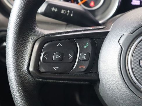 Used 2020 Jeep Gladiator Sport image 23