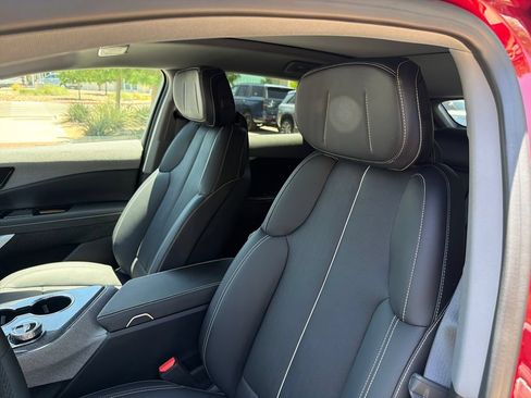 Certified 2025 Cadillac Optiq Sport 2 w/ LPO, Floor Liner Package AWD/4WD image 20