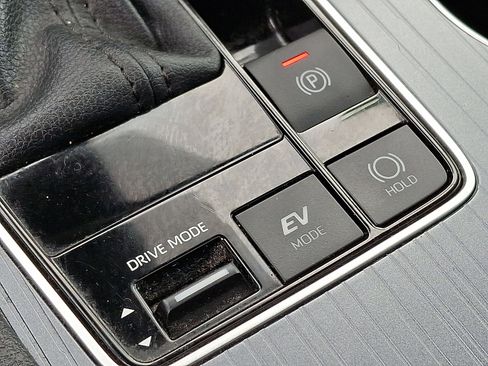 Certified 2024 Toyota Sienna XSE image 27