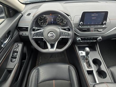 Used 2022 Nissan Altima 2.5 SR FWD image 2