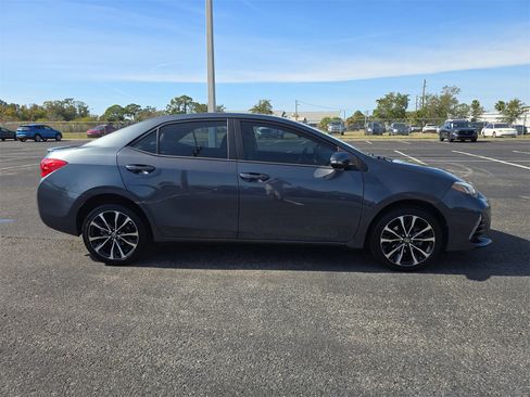 Used 2018 Toyota Corolla SE image 2