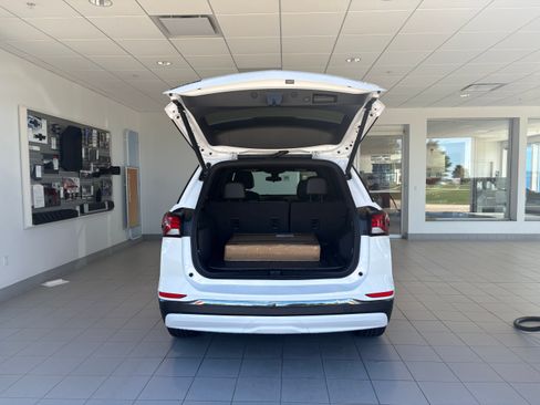 Used 2023 Chevrolet Equinox RS FWD image 9