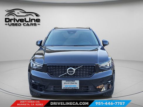 Used 2025 Volvo XC40 B5 Plus image 2