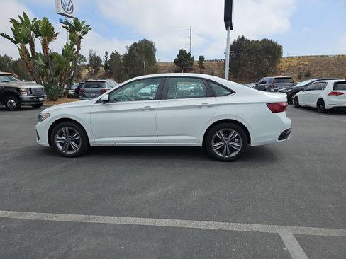 Used 2022 Volkswagen Jetta SE FWD image 8