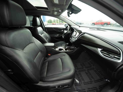 Used 2018 Chevrolet Malibu Premier w/ Premier Sun and Wheel Package FWD image 26
