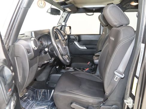 Used 2016 Jeep Wrangler Unlimited Sahara w/ Dual Top Group AWD/4WD image 10