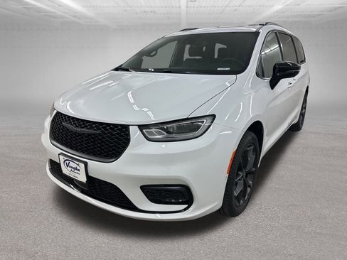 New 2026 Chrysler Pacifica Limited w/ S Appearance Package AWD/4WD image 5