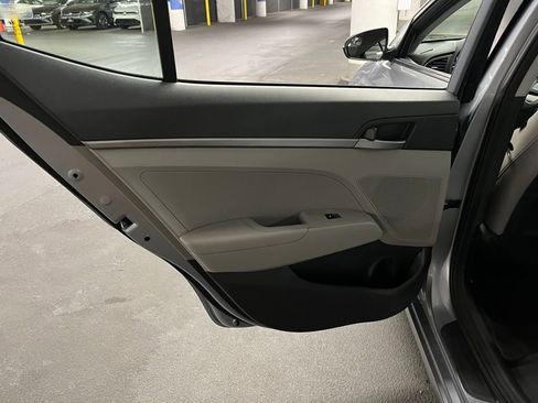 Used 2017 Hyundai Elantra SE image 15