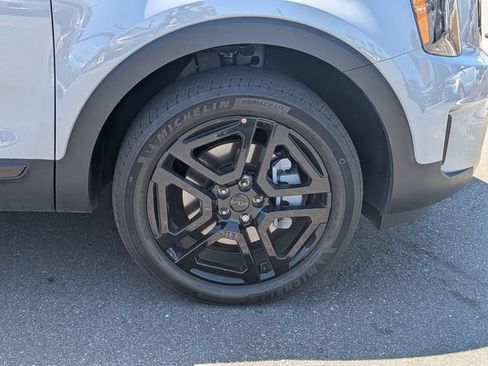 Used 2025 Kia Telluride EX X-Line image 11