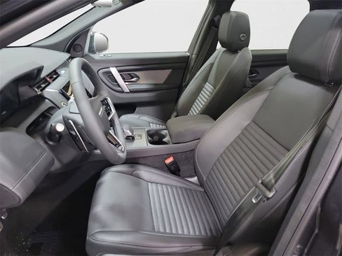 New 2024 Land Rover Discovery Sport Dynamic SE image 13