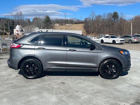 Certified 2024 Ford Edge SE w/ Black Appearance Package image 2