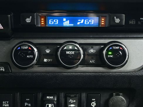 Used 2018 Toyota Tacoma TRD Sport image 20