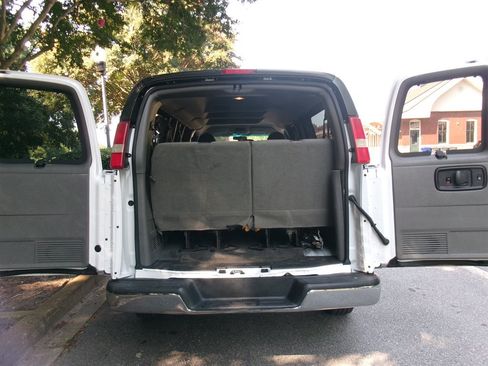 Used 2015 Chevrolet Express 3500 LT w/ LT Preferred Equipment Group RWD image 32