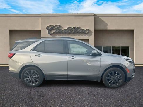 Used 2024 Chevrolet Equinox RS w/ RS Leather Package image 2