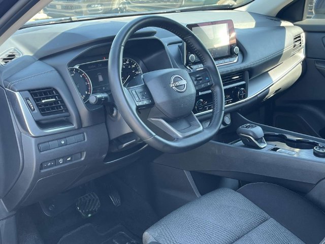 Used 2025 Nissan Rogue SV AWD/4WD image 12