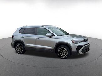 Used 2025 Volkswagen Taos SE video 2