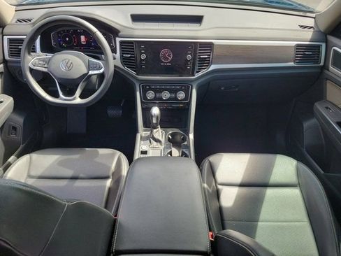 Used 2022 Volkswagen Atlas SE image 2