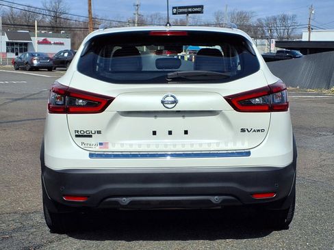 Used 2022 Nissan Rogue Sport SV w/ Technology Package image 4
