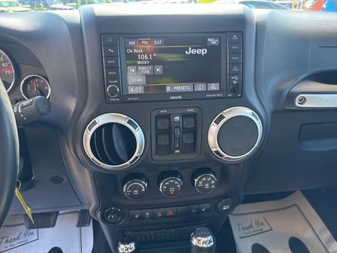 Used 2016 Jeep Wrangler Unlimited Rubicon image 12