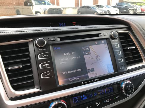 Used 2016 Toyota Highlander XLE AWD/4WD image 18