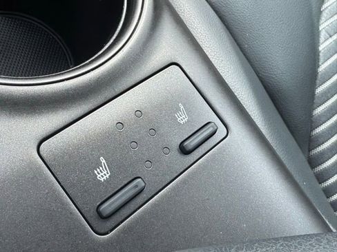 Used 2021 Toyota Camry SE w/ Cold Weather Package image 17