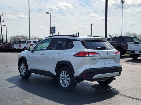 Used 2024 Toyota Corolla Cross LE image 6