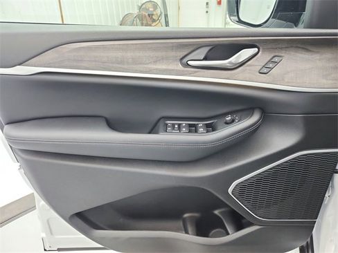 New 2026 Jeep Grand Cherokee L Limited image 34