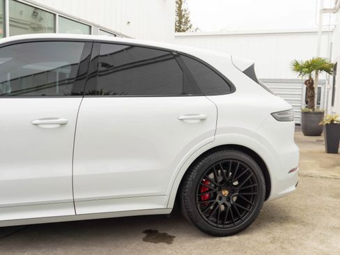 Used 2022 Porsche Cayenne GTS image 5
