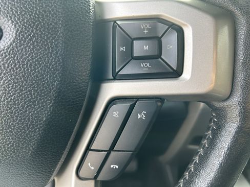 Used 2019 Ford F150 Lariat image 19