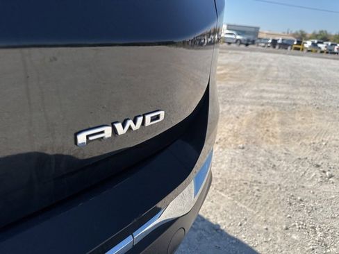 Used 2024 GMC Terrain SLT image 10