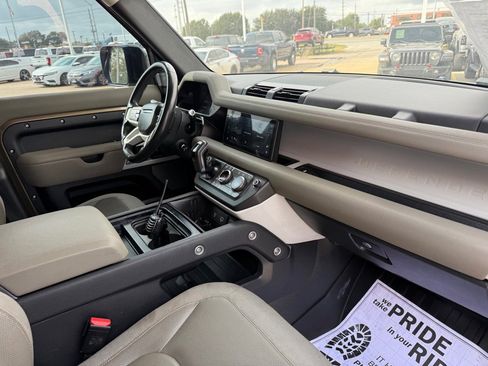 Used 2020 Land Rover Defender 110 First Edition image 18