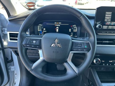 Used 2024 Mitsubishi Outlander SE AWD/4WD image 16